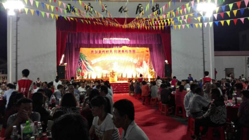 草莓污污视频漆廠家 明邦化工走進新塘社區愛心敬老.jpg